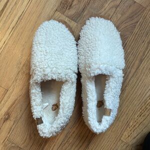 Acorn Kids Moccasin Slippers, size 3-4